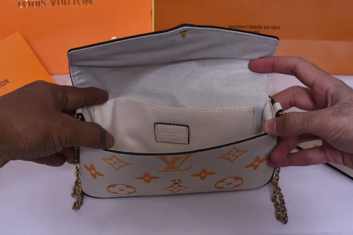 LV Logo Pattern White Mini Purse Bag - Image 3